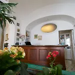 玛里纳里维埃拉酒店 酒店 4*